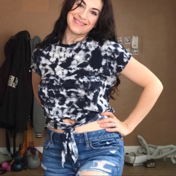Black and white tie-dye crop style tee - Picture 8 of 10